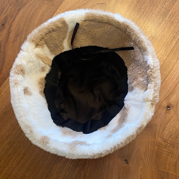 NWOT faux fur cow print bucket hat - Picture 4 of 5